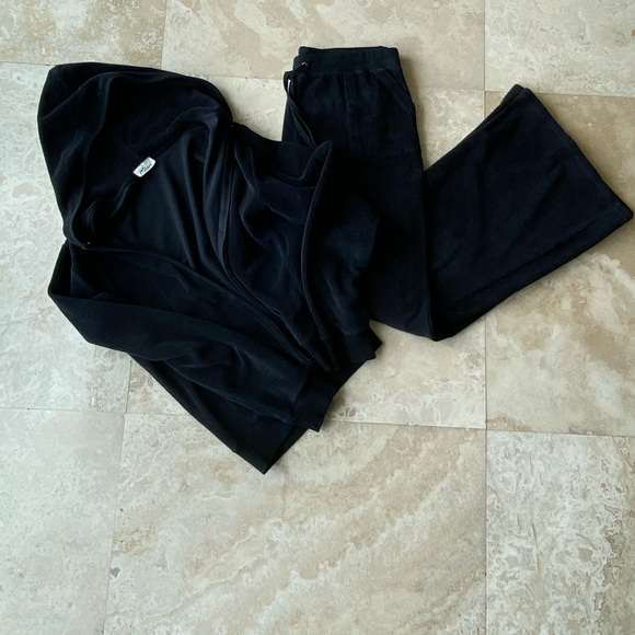Black hoodie with matching bottoms/sweatsuit - Picture 1 of 7